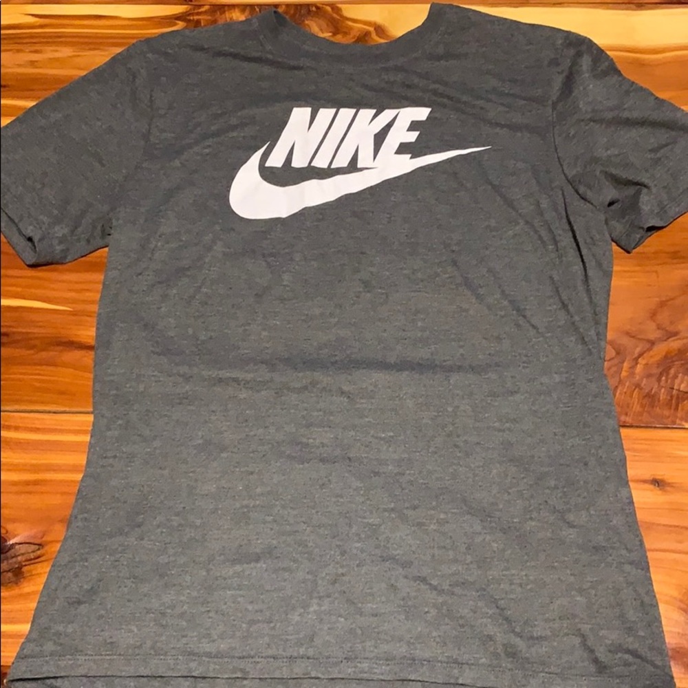 Women’s Nike T-shirt
